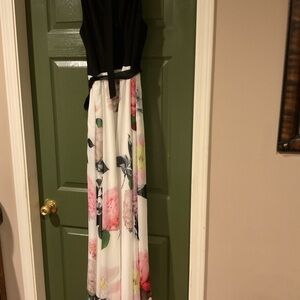 Melanie lyne, Laura Floral Maxi Dress with Black bodice size. 10 stunning